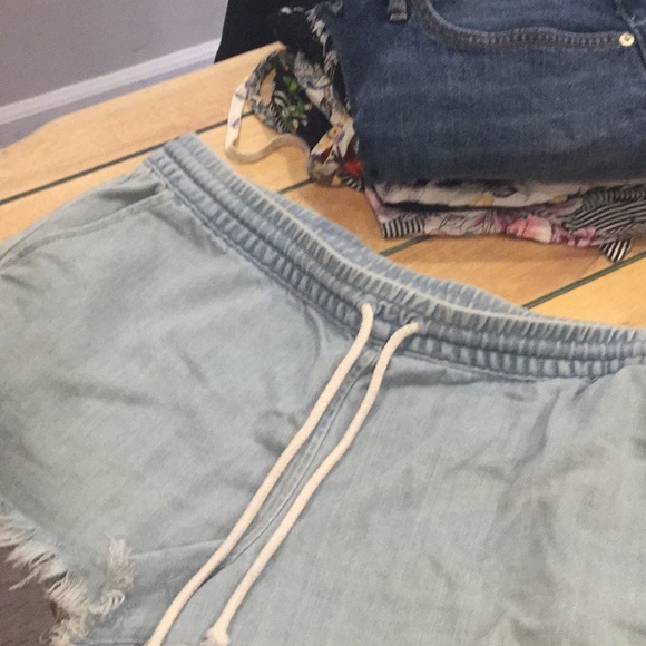 aerie Pants - Light blue denim shorts
